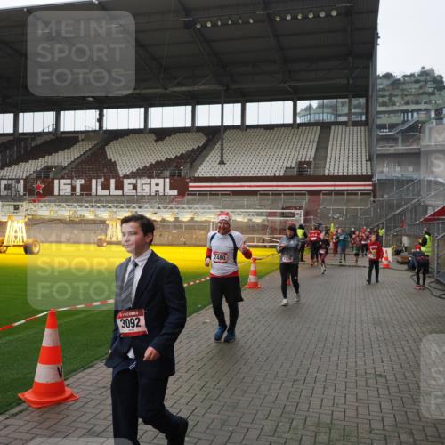 07.12.2025 - St. Pauli X-Mass-Run No. 15 Fabian Wolf http://msf.ph/oto/9418216 07.12.2025 11:24:39 Ziel 1320, 1346, 1752, 2399, 2400, 2402, 2448, 2480, 2852, 2859, 2869, 3092, 3193, 3194, 3195 meine-sportfotos.de