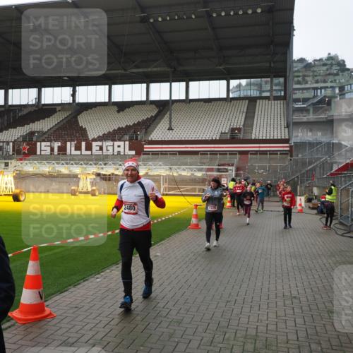 07.12.2025 - St. Pauli X-Mass-Run No. 15 Fabian Wolf http://msf.ph/oto/9418218 07.12.2025 11:24:40 Ziel 705, 1320, 1346, 1752, 2399, 2400, 2402, 2448, 2480, 2852, 2859, 2869, 3092, 3193, 3194, 3195, 3306 meine-sportfotos.de