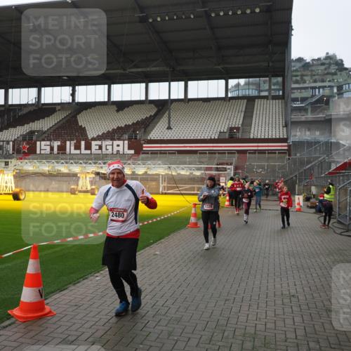 07.12.2025 - St. Pauli X-Mass-Run No. 15 Fabian Wolf http://msf.ph/oto/9418219 07.12.2025 11:24:40 Ziel 705, 1320, 1346, 1752, 2399, 2400, 2402, 2448, 2480, 2852, 2859, 2869, 3092, 3193, 3194, 3195, 3306 meine-sportfotos.de