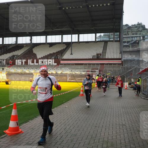 07.12.2025 - St. Pauli X-Mass-Run No. 15 Fabian Wolf http://msf.ph/oto/9418220 07.12.2025 11:24:40 Ziel 705, 1320, 1346, 1752, 2399, 2400, 2402, 2448, 2480, 2852, 2859, 2869, 3092, 3193, 3194, 3195, 3306 meine-sportfotos.de