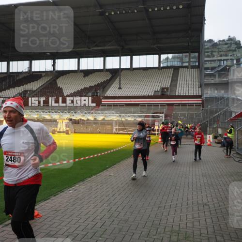 07.12.2025 - St. Pauli X-Mass-Run No. 15 Fabian Wolf http://msf.ph/oto/9418223 07.12.2025 11:24:41 Ziel 705, 1320, 1346, 1752, 2400, 2448, 2480, 2852, 2859, 2869, 3092, 3193, 3194, 3195, 3306 meine-sportfotos.de
