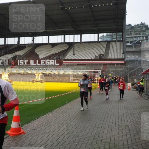 07.12.2025 - St. Pauli X-Mass-Run No. 15 Fabian Wolf http://msf.ph/oto/9418224 07.12.2025 11:24:41 Ziel 705, 1320, 1346, 1752, 2400, 2448, 2480, 2852, 2859, 2869, 3092, 3193, 3194, 3195, 3306 meine-sportfotos.de