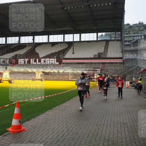 07.12.2025 - St. Pauli X-Mass-Run No. 15 Fabian Wolf http://msf.ph/oto/9418225 07.12.2025 11:24:41 Ziel 705, 1320, 1346, 1752, 2400, 2448, 2480, 2852, 2859, 2869, 3092, 3193, 3194, 3195, 3306 meine-sportfotos.de