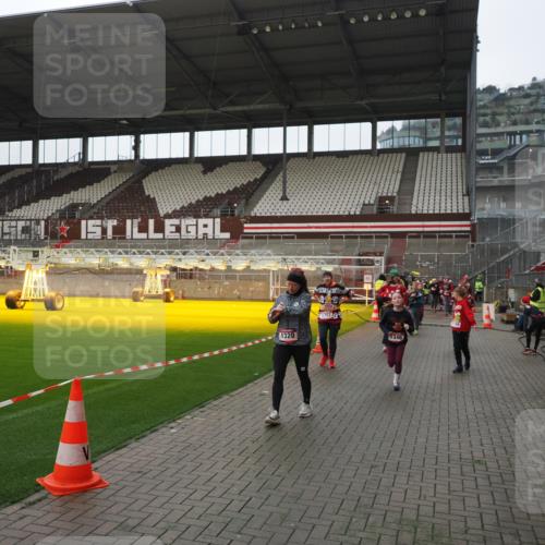 07.12.2025 - St. Pauli X-Mass-Run No. 15 Fabian Wolf http://msf.ph/oto/9418228 07.12.2025 11:24:42 Ziel 705, 1320, 1346, 1752, 2448, 2480, 2852, 2859, 2869, 3092, 3193, 3194, 3195, 3306, 4632 meine-sportfotos.de