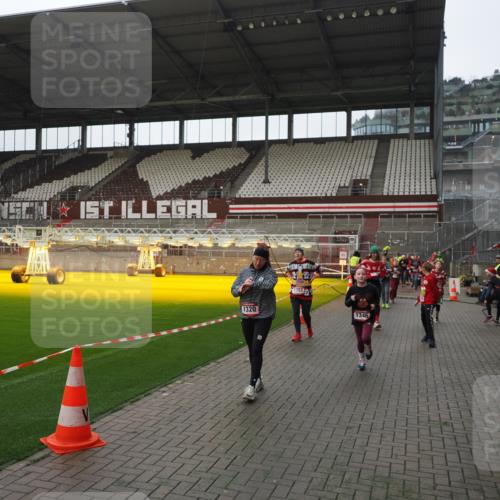 07.12.2025 - St. Pauli X-Mass-Run No. 15 Fabian Wolf http://msf.ph/oto/9418230 07.12.2025 11:24:42 Ziel 705, 1320, 1346, 1752, 2448, 2480, 2852, 2859, 2869, 3092, 3193, 3194, 3195, 3306, 4632 meine-sportfotos.de