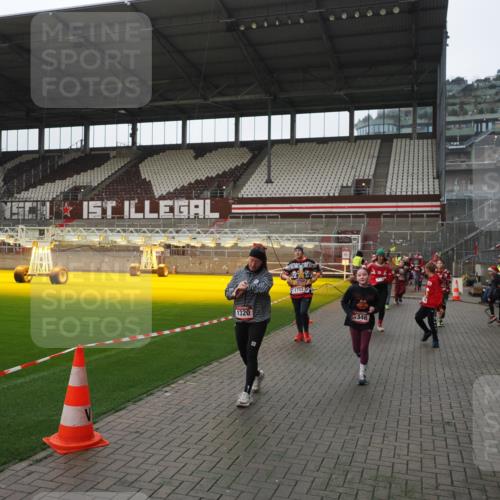 07.12.2025 - St. Pauli X-Mass-Run No. 15 Fabian Wolf http://msf.ph/oto/9418231 07.12.2025 11:24:42 Ziel 705, 1320, 1346, 1752, 2448, 2480, 2852, 2859, 2869, 3092, 3193, 3194, 3195, 3306, 4632 meine-sportfotos.de