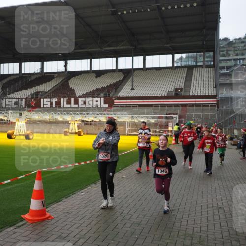 07.12.2025 - St. Pauli X-Mass-Run No. 15 Fabian Wolf http://msf.ph/oto/9418234 07.12.2025 11:24:43 Ziel 705, 1320, 1346, 1384, 1427, 1752, 2448, 2480, 2852, 2859, 2869, 3092, 3193, 3194, 3195, 3306, 4632 meine-sportfotos.de