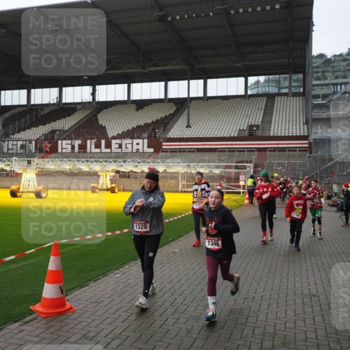 07.12.2025 - St. Pauli X-Mass-Run No. 15 Fabian Wolf http://msf.ph/oto/9418235 07.12.2025 11:24:43 Ziel 705, 1320, 1346, 1384, 1427, 1752, 2448, 2480, 2852, 2859, 2869, 3092, 3193, 3194, 3195, 3306, 4632 meine-sportfotos.de