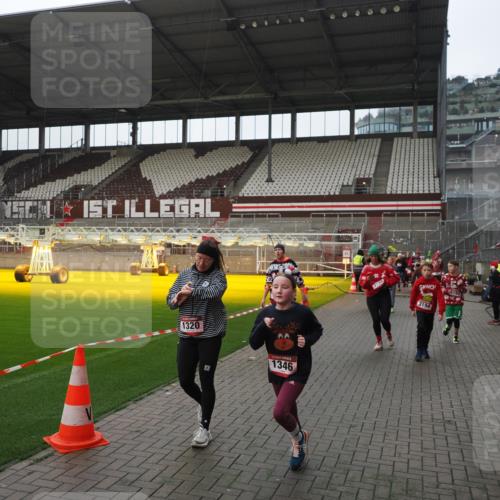 07.12.2025 - St. Pauli X-Mass-Run No. 15 Fabian Wolf http://msf.ph/oto/9418236 07.12.2025 11:24:44 Ziel 705, 1320, 1346, 1384, 1427, 1752, 2447, 2448, 2480, 2852, 2859, 2869, 3092, 3193, 3194, 3195, 3306, 4632 meine-sportfotos.de