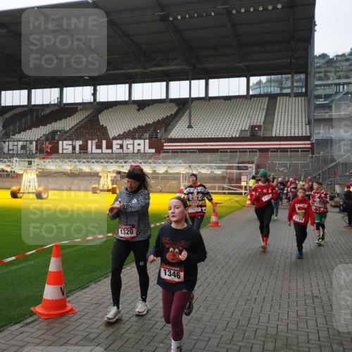 07.12.2025 - St. Pauli X-Mass-Run No. 15 Fabian Wolf http://msf.ph/oto/9418237 07.12.2025 11:24:44 Ziel 705, 1320, 1346, 1384, 1427, 1752, 2447, 2448, 2480, 2852, 2859, 2869, 3092, 3193, 3194, 3195, 3306, 4632 meine-sportfotos.de