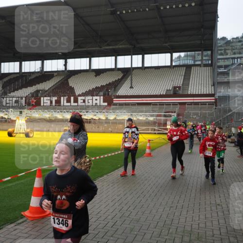 07.12.2025 - St. Pauli X-Mass-Run No. 15 Fabian Wolf http://msf.ph/oto/9418239 07.12.2025 11:24:44 Ziel 705, 1320, 1346, 1384, 1427, 1752, 2447, 2448, 2480, 2852, 2859, 2869, 3092, 3193, 3194, 3195, 3306, 4632 meine-sportfotos.de
