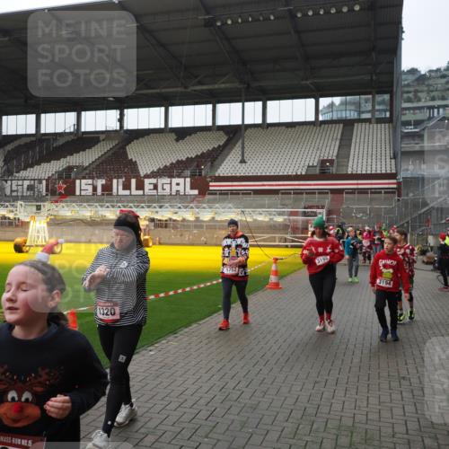 07.12.2025 - St. Pauli X-Mass-Run No. 15 Fabian Wolf http://msf.ph/oto/9418240 07.12.2025 11:24:44 Ziel 705, 1320, 1346, 1384, 1427, 1752, 2447, 2448, 2480, 2852, 2859, 2869, 3092, 3193, 3194, 3195, 3306, 4632 meine-sportfotos.de
