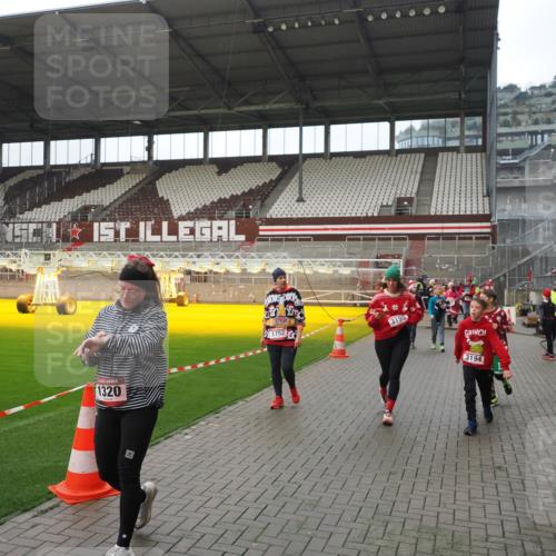 07.12.2025 - St. Pauli X-Mass-Run No. 15 Fabian Wolf http://msf.ph/oto/9418241 07.12.2025 11:24:45 Ziel 705, 1320, 1346, 1384, 1427, 1752, 2447, 2448, 2480, 2852, 2859, 2869, 3092, 3193, 3194, 3195, 3306, 4632 meine-sportfotos.de