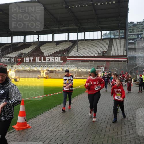 07.12.2025 - St. Pauli X-Mass-Run No. 15 Fabian Wolf http://msf.ph/oto/9418245 07.12.2025 11:24:45 Ziel 705, 1320, 1346, 1384, 1427, 1752, 2447, 2448, 2480, 2852, 2859, 2869, 3092, 3193, 3194, 3195, 3306, 4632 meine-sportfotos.de