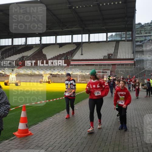 07.12.2025 - St. Pauli X-Mass-Run No. 15 Fabian Wolf http://msf.ph/oto/9418246 07.12.2025 11:24:46 Ziel 705, 1320, 1346, 1384, 1427, 1752, 2447, 2448, 2480, 2852, 2859, 2869, 3193, 3194, 3195, 3306, 4632 meine-sportfotos.de