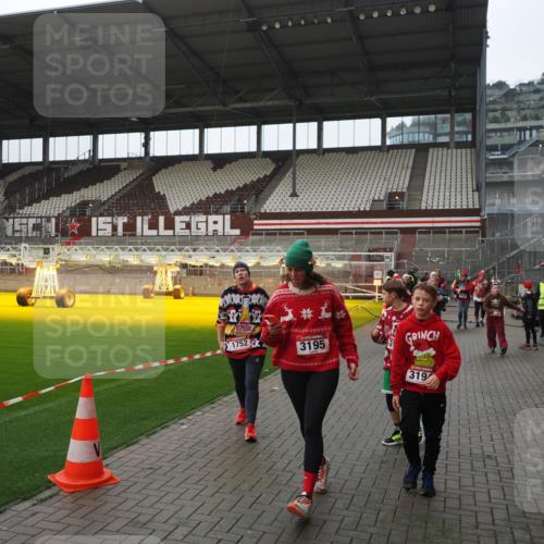 07.12.2025 - St. Pauli X-Mass-Run No. 15 Fabian Wolf http://msf.ph/oto/9418248 07.12.2025 11:24:46 Ziel 705, 1320, 1346, 1384, 1427, 1752, 2447, 2448, 2480, 2852, 2859, 2869, 3193, 3194, 3195, 3306, 4632 meine-sportfotos.de