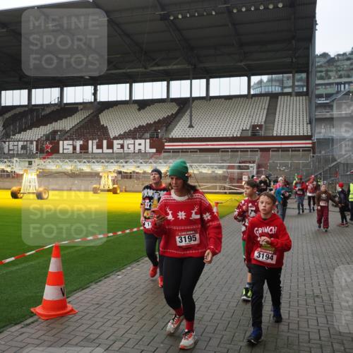 07.12.2025 - St. Pauli X-Mass-Run No. 15 Fabian Wolf http://msf.ph/oto/9418249 07.12.2025 11:24:46 Ziel 705, 1320, 1346, 1384, 1427, 1752, 2447, 2448, 2480, 2852, 2859, 2869, 3193, 3194, 3195, 3306, 4632 meine-sportfotos.de