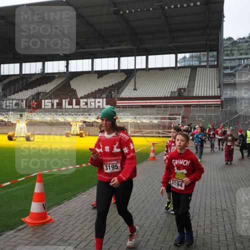 07.12.2025 - St. Pauli X-Mass-Run No. 15 Fabian Wolf http://msf.ph/oto/9418250 07.12.2025 11:24:46 Ziel 705, 1320, 1346, 1384, 1427, 1752, 2447, 2448, 2480, 2852, 2859, 2869, 3193, 3194, 3195, 3306, 4632 meine-sportfotos.de