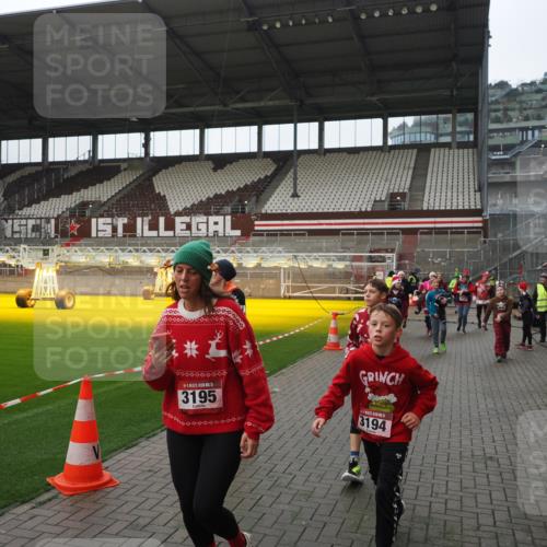 07.12.2025 - St. Pauli X-Mass-Run No. 15 Fabian Wolf http://msf.ph/oto/9418251 07.12.2025 11:24:47 Ziel 705, 1320, 1346, 1384, 1427, 1752, 2447, 2448, 2480, 2852, 2859, 2869, 3193, 3194, 3195, 3306, 3314, 4632 meine-sportfotos.de