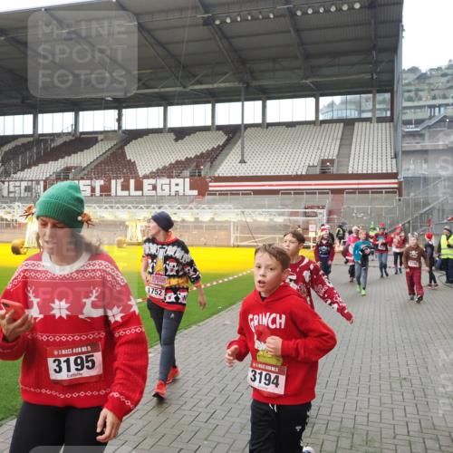 07.12.2025 - St. Pauli X-Mass-Run No. 15 Fabian Wolf http://msf.ph/oto/9418253 07.12.2025 11:24:47 Ziel 705, 1320, 1346, 1384, 1427, 1752, 2447, 2448, 2480, 2852, 2859, 2869, 3193, 3194, 3195, 3306, 3314, 4632 meine-sportfotos.de