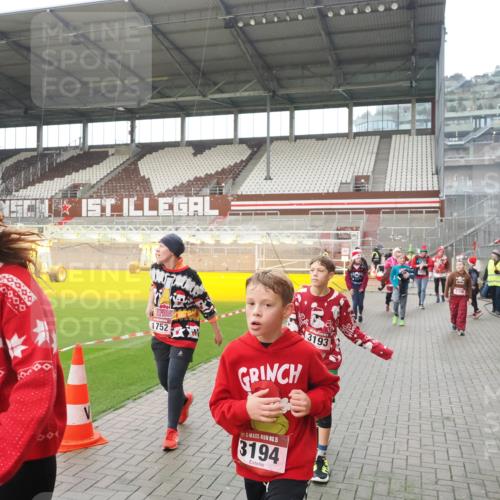 07.12.2025 - St. Pauli X-Mass-Run No. 15 Fabian Wolf http://msf.ph/oto/9418254 07.12.2025 11:24:47 Ziel 705, 1320, 1346, 1384, 1427, 1752, 2447, 2448, 2480, 2852, 2859, 2869, 3193, 3194, 3195, 3306, 3314, 4632 meine-sportfotos.de