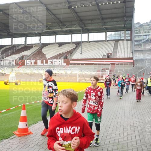 07.12.2025 - St. Pauli X-Mass-Run No. 15 Fabian Wolf http://msf.ph/oto/9418255 07.12.2025 11:24:47 Ziel 705, 1320, 1346, 1384, 1427, 1752, 2447, 2448, 2480, 2852, 2859, 2869, 3193, 3194, 3195, 3306, 3314, 4632 meine-sportfotos.de