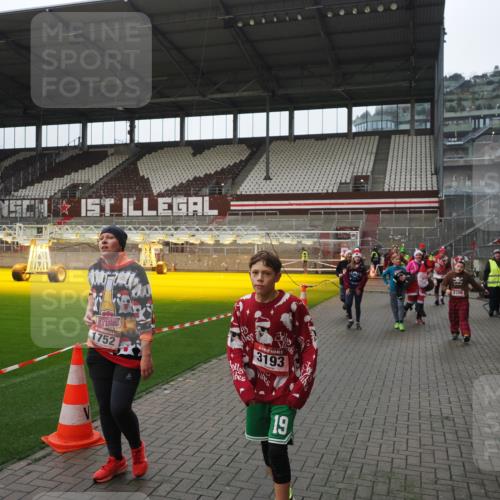 07.12.2025 - St. Pauli X-Mass-Run No. 15 Fabian Wolf http://msf.ph/oto/9418256 07.12.2025 11:24:48 Ziel 705, 1320, 1346, 1384, 1427, 1752, 2447, 2448, 2480, 2852, 2859, 2869, 3193, 3194, 3195, 3306, 3314, 4632 meine-sportfotos.de