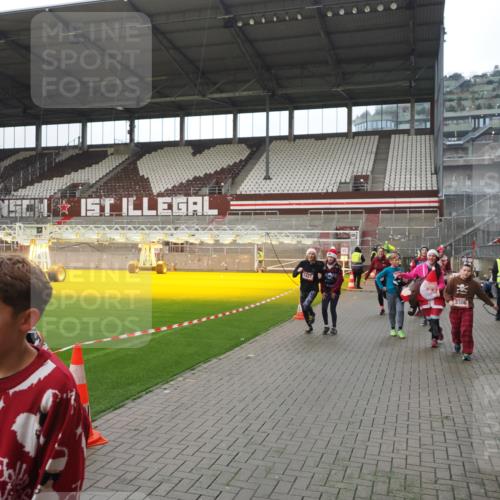 07.12.2025 - St. Pauli X-Mass-Run No. 15 Fabian Wolf http://msf.ph/oto/9418262 07.12.2025 11:24:49 Ziel 705, 1320, 1346, 1384, 1427, 1752, 2447, 2448, 2480, 2852, 2859, 2869, 3193, 3194, 3195, 3306, 3314, 4632 meine-sportfotos.de