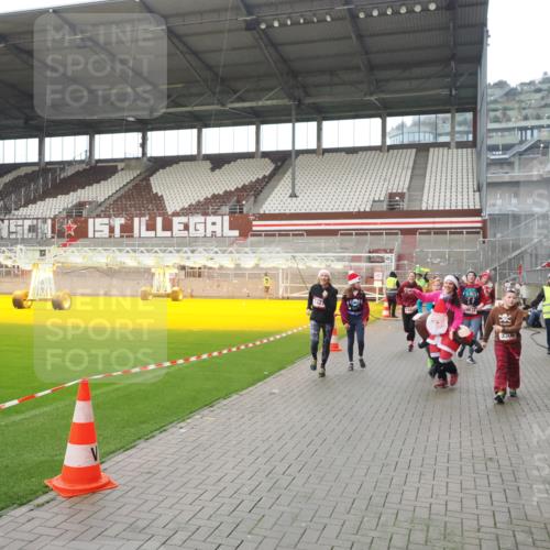 07.12.2025 - St. Pauli X-Mass-Run No. 15 Fabian Wolf http://msf.ph/oto/9418264 07.12.2025 11:24:49 Ziel 705, 1320, 1346, 1384, 1427, 1752, 2447, 2448, 2480, 2852, 2859, 2869, 3193, 3194, 3195, 3306, 3314, 4632 meine-sportfotos.de