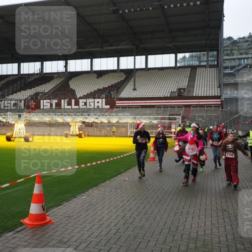 07.12.2025 - St. Pauli X-Mass-Run No. 15 Fabian Wolf http://msf.ph/oto/9418266 07.12.2025 11:24:50 Ziel 705, 1320, 1346, 1384, 1427, 1752, 2447, 2448, 2480, 2859, 2869, 3193, 3194, 3195, 3306, 3314, 4632 meine-sportfotos.de