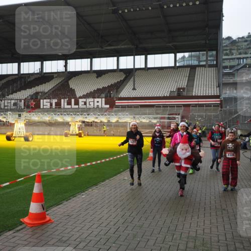 07.12.2025 - St. Pauli X-Mass-Run No. 15 Fabian Wolf http://msf.ph/oto/9418268 07.12.2025 11:24:50 Ziel 705, 1320, 1346, 1384, 1427, 1752, 2447, 2448, 2480, 2859, 2869, 3193, 3194, 3195, 3306, 3314, 4632 meine-sportfotos.de