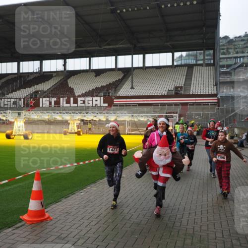 07.12.2025 - St. Pauli X-Mass-Run No. 15 Fabian Wolf http://msf.ph/oto/9418271 07.12.2025 11:24:51 Ziel 705, 1320, 1346, 1384, 1427, 1752, 2447, 2448, 2859, 2869, 3193, 3194, 3195, 3306, 3314, 4632 meine-sportfotos.de