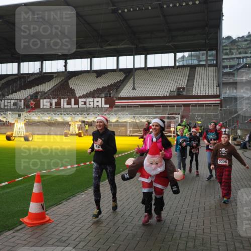 07.12.2025 - St. Pauli X-Mass-Run No. 15 Fabian Wolf http://msf.ph/oto/9418272 07.12.2025 11:24:51 Ziel 705, 1320, 1346, 1384, 1427, 1752, 2447, 2448, 2859, 2869, 3193, 3194, 3195, 3306, 3314, 4632 meine-sportfotos.de