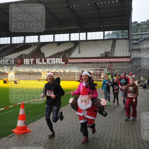 07.12.2025 - St. Pauli X-Mass-Run No. 15 Fabian Wolf http://msf.ph/oto/9418273 07.12.2025 11:24:51 Ziel 705, 1320, 1346, 1384, 1427, 1752, 2447, 2448, 2859, 2869, 3193, 3194, 3195, 3306, 3314, 4632 meine-sportfotos.de