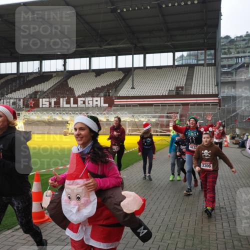 07.12.2025 - St. Pauli X-Mass-Run No. 15 Fabian Wolf http://msf.ph/oto/9418276 07.12.2025 11:24:52 Ziel 705, 1346, 1384, 1427, 1752, 2447, 2859, 2869, 3193, 3195, 3306, 3314, 4632 meine-sportfotos.de