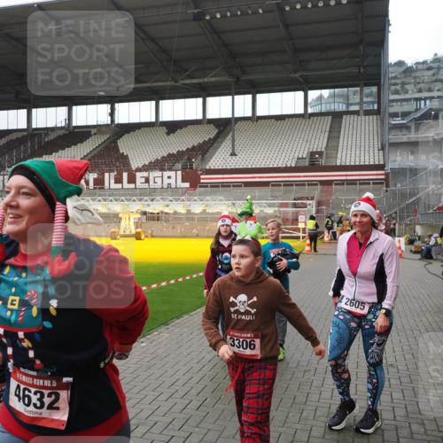 07.12.2025 - St. Pauli X-Mass-Run No. 15 Fabian Wolf http://msf.ph/oto/9418286 07.12.2025 11:24:54 Ziel 705, 1346, 1384, 1427, 2447, 2859, 2869, 3193, 3195, 3306, 3314, 4632 meine-sportfotos.de