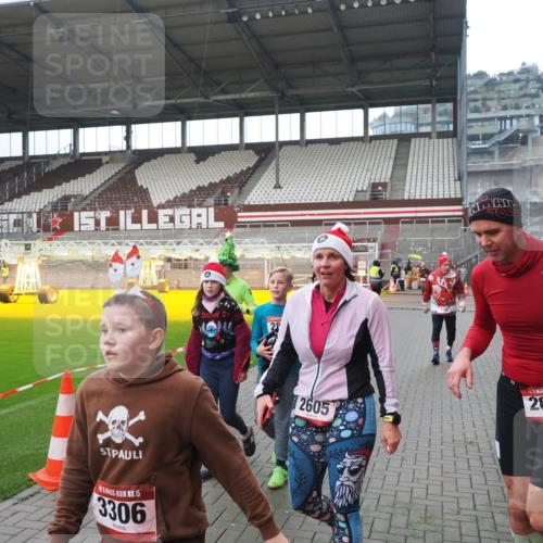 07.12.2025 - St. Pauli X-Mass-Run No. 15 Fabian Wolf http://msf.ph/oto/9418290 07.12.2025 11:24:55 Ziel 470, 473, 705, 1346, 1384, 1427, 2447, 2859, 2869, 3193, 3195, 3306, 3314, 4632 meine-sportfotos.de