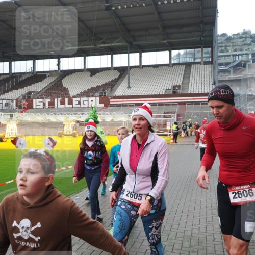 07.12.2025 - St. Pauli X-Mass-Run No. 15 Fabian Wolf http://msf.ph/oto/9418291 07.12.2025 11:24:55 Ziel 470, 473, 705, 1346, 1384, 1427, 2447, 2859, 2869, 3193, 3195, 3306, 3314, 4632 meine-sportfotos.de
