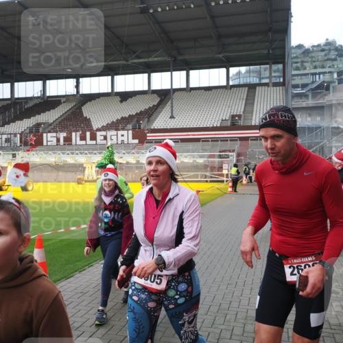 07.12.2025 - St. Pauli X-Mass-Run No. 15 Fabian Wolf http://msf.ph/oto/9418292 07.12.2025 11:24:55 Ziel 470, 473, 705, 1346, 1384, 1427, 2447, 2859, 2869, 3193, 3195, 3306, 3314, 4632 meine-sportfotos.de
