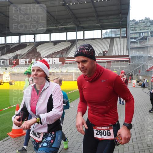 07.12.2025 - St. Pauli X-Mass-Run No. 15 Fabian Wolf http://msf.ph/oto/9418294 07.12.2025 11:24:56 Ziel 470, 473, 705, 1346, 1384, 1427, 2447, 2859, 2869, 3193, 3195, 3306, 3314, 4632 meine-sportfotos.de