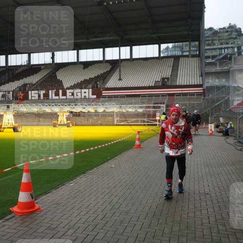 07.12.2025 - St. Pauli X-Mass-Run No. 15 Fabian Wolf http://msf.ph/oto/9418302 07.12.2025 11:24:59 Ziel 470, 473, 705, 1384, 1427, 1855, 1858, 2447, 2981, 2990, 3306, 3314, 4632 meine-sportfotos.de