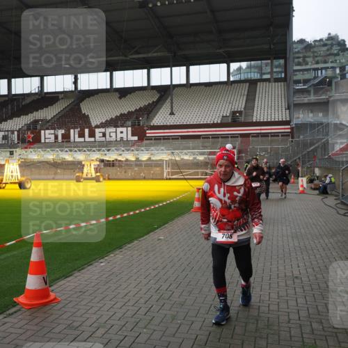 07.12.2025 - St. Pauli X-Mass-Run No. 15 Fabian Wolf http://msf.ph/oto/9418304 07.12.2025 11:25:00 Ziel 470, 473, 705, 1384, 1427, 1855, 1858, 2193, 2447, 2981, 2990, 3306, 3314, 4632 meine-sportfotos.de