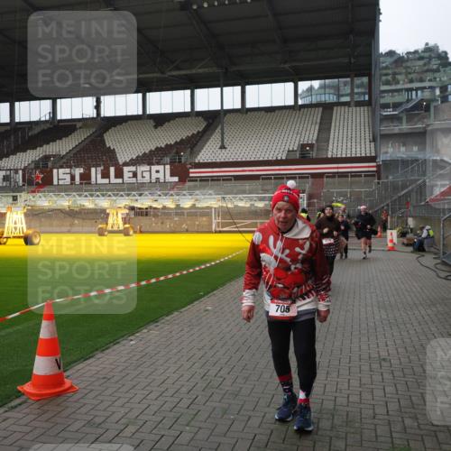 07.12.2025 - St. Pauli X-Mass-Run No. 15 Fabian Wolf http://msf.ph/oto/9418305 07.12.2025 11:25:00 Ziel 470, 473, 705, 1384, 1427, 1855, 1858, 2193, 2447, 2981, 2990, 3306, 3314, 4632 meine-sportfotos.de