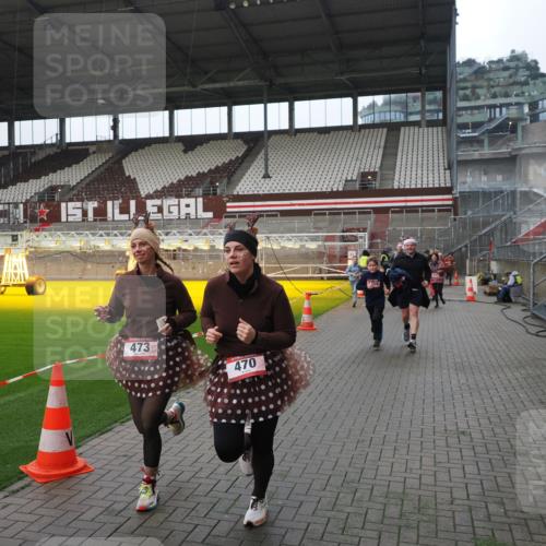 07.12.2025 - St. Pauli X-Mass-Run No. 15 Fabian Wolf http://msf.ph/oto/9418310 07.12.2025 11:25:02 Ziel 470, 473, 1384, 1427, 1527, 1855, 1858, 2193, 2447, 2981, 2990, 3314, 4632, 5003 meine-sportfotos.de