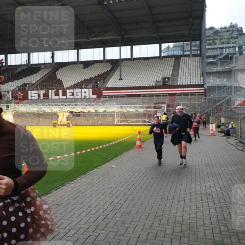 07.12.2025 - St. Pauli X-Mass-Run No. 15 Fabian Wolf http://msf.ph/oto/9418313 07.12.2025 11:25:03 Ziel 470, 473, 1384, 1427, 1527, 1855, 1858, 2151, 2193, 2447, 2981, 2990, 3314, 5003 meine-sportfotos.de