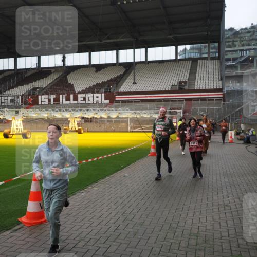 07.12.2025 - St. Pauli X-Mass-Run No. 15 Fabian Wolf http://msf.ph/oto/9418323 07.12.2025 11:25:06 Ziel 470, 473, 1527, 1544, 1855, 1858, 1961, 2151, 2193, 2981, 2990, 3126, 3314, 5003 meine-sportfotos.de