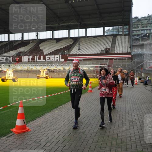 07.12.2025 - St. Pauli X-Mass-Run No. 15 Fabian Wolf http://msf.ph/oto/9418326 07.12.2025 11:25:07 Ziel 470, 473, 1527, 1544, 1855, 1858, 1961, 2151, 2193, 2981, 2990, 3126, 3314, 5003 meine-sportfotos.de