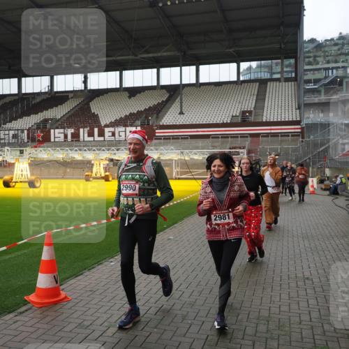 07.12.2025 - St. Pauli X-Mass-Run No. 15 Fabian Wolf http://msf.ph/oto/9418328 07.12.2025 11:25:08 Ziel 470, 473, 1527, 1544, 1855, 1858, 1961, 2151, 2193, 2981, 2990, 3126, 5003 meine-sportfotos.de