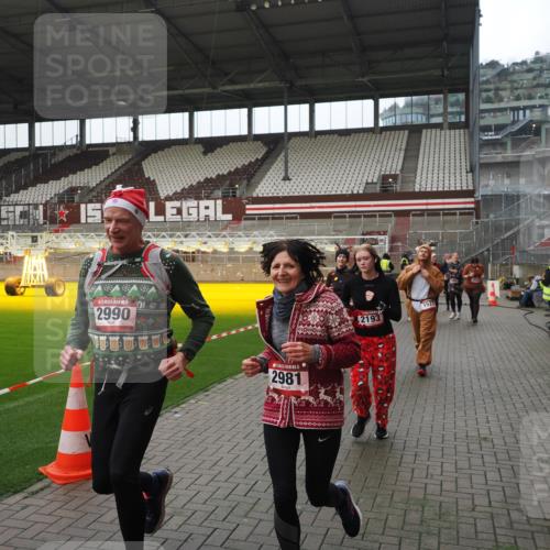 07.12.2025 - St. Pauli X-Mass-Run No. 15 Fabian Wolf http://msf.ph/oto/9418330 07.12.2025 11:25:08 Ziel 470, 473, 1527, 1544, 1855, 1858, 1961, 2151, 2193, 2981, 2990, 3126, 5003 meine-sportfotos.de