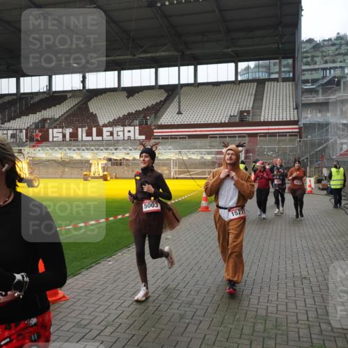 07.12.2025 - St. Pauli X-Mass-Run No. 15 Fabian Wolf http://msf.ph/oto/9418337 07.12.2025 11:25:10 Ziel 470, 473, 1527, 1544, 1855, 1858, 1961, 2151, 2193, 2244, 2981, 2990, 3126, 5003 meine-sportfotos.de